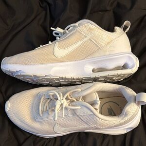 Nike Women's Athletic Shoes - White